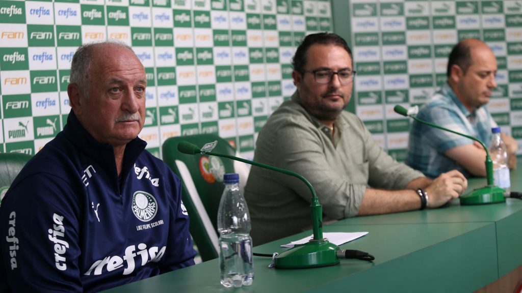 Felipão, semana passada, sendo "prestigiado" no Palmeiras