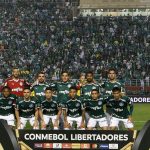 O Palmeiras que está em destaque na foto é o que se vai. O que está atrás é o que fica: a torcida.